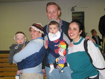 Elizabeth, Danielle et famille attendant le téléférique